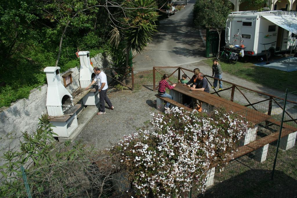 Camping Delfino Albenga Exterior foto