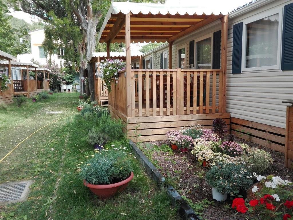 Camping Delfino Albenga Exterior foto