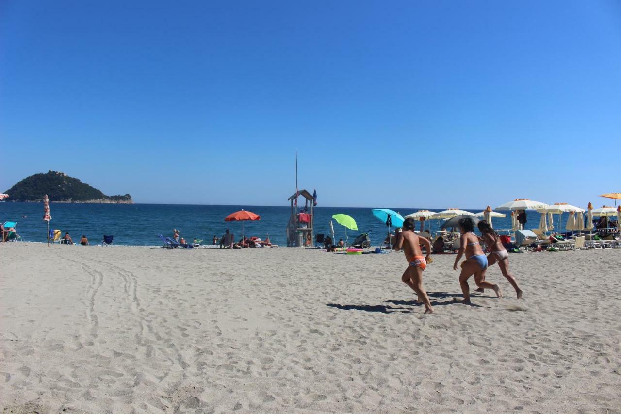 Camping Delfino Albenga Exterior foto