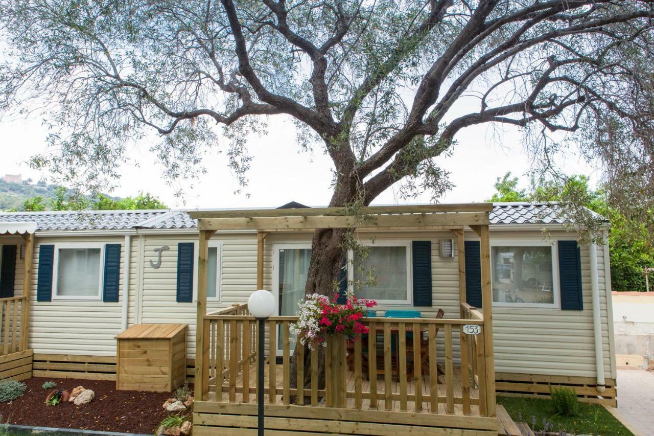 Camping Delfino Albenga Exterior foto